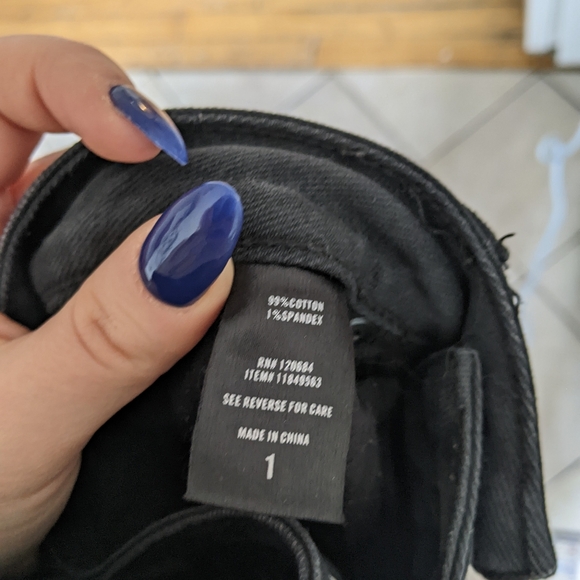 US 1 HOT TOPIC BLACK MOM JEANS - Picture 3 of 3